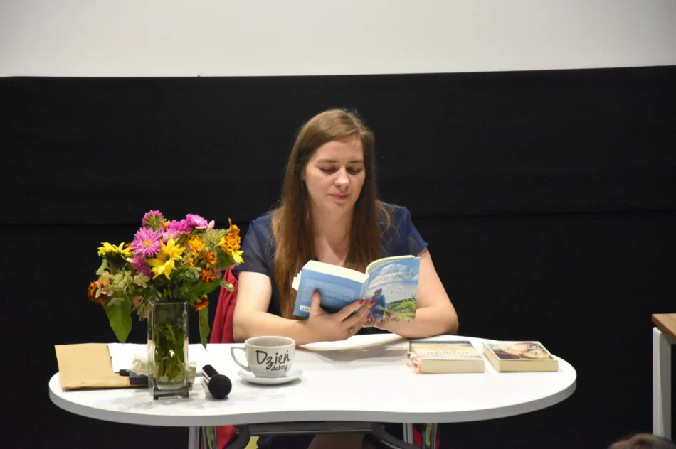 W limanowskiej bibliotece odbyło się spotkanie autorskie z Izabelą Skrzypiec-Dagnan - zdjęcie 8