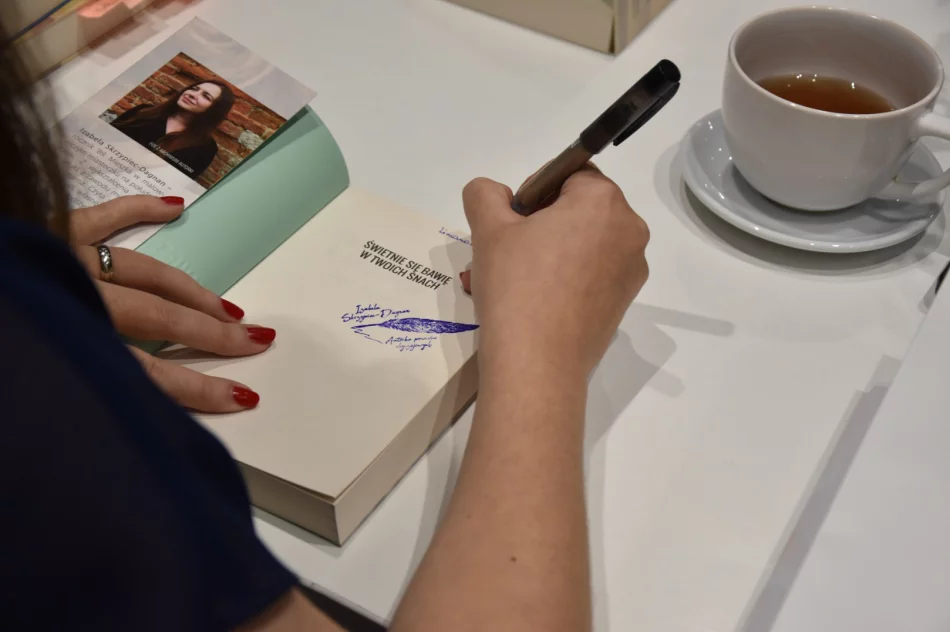 W limanowskiej bibliotece odbyło się spotkanie autorskie z Izabelą Skrzypiec-Dagnan - zdjęcie 10