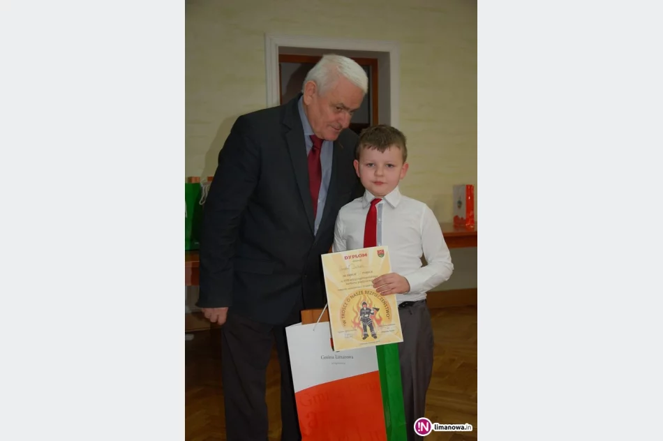 Autorzy najlepszych prac w konkursie ,,W trosce o nasze bezpieczeństwo” nagrodzeni! - zdjęcie 2