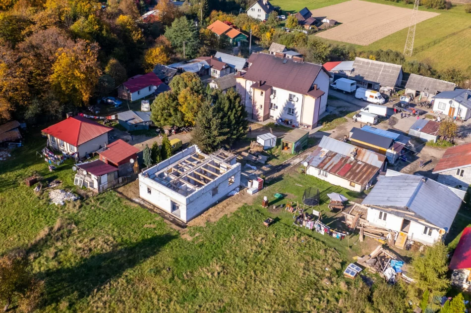 Nielegalne mury... pną się do góry - zdjęcie 2