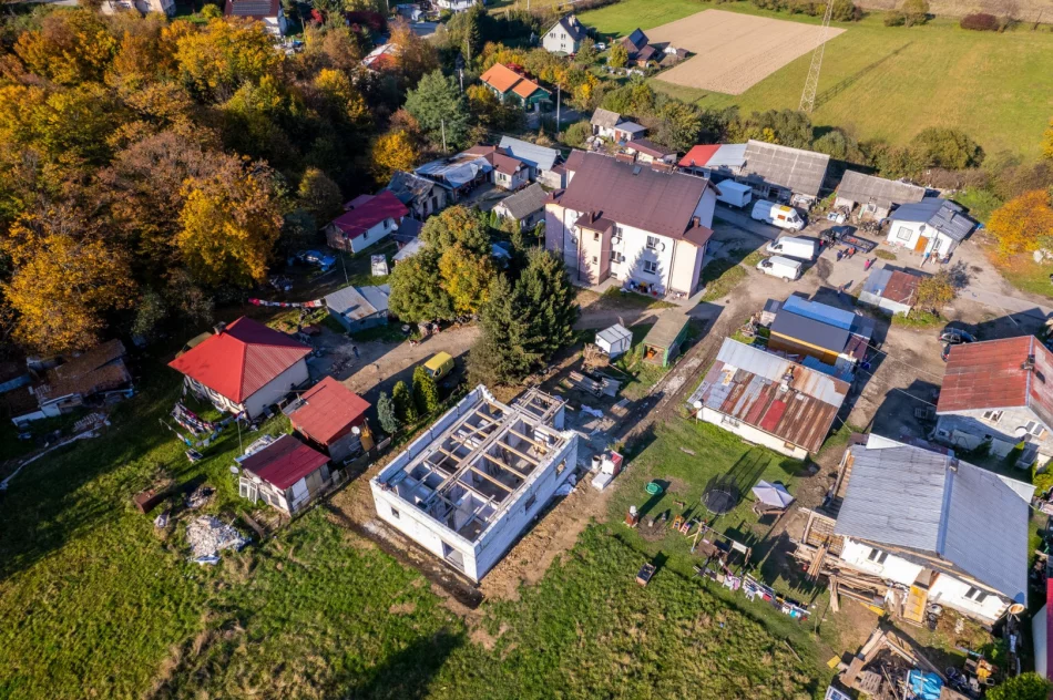 Nielegalne mury... pną się do góry - zdjęcie 3