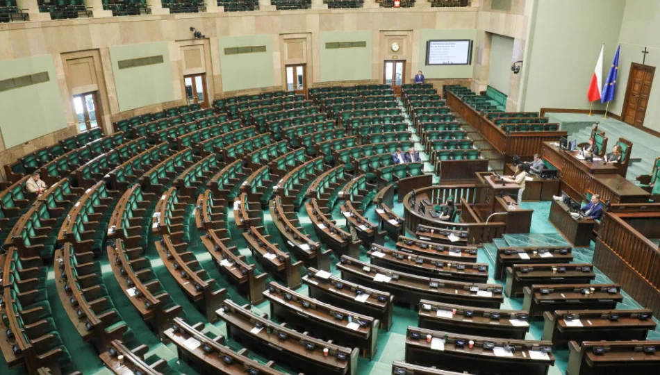 Większość Polaków źle ocenia działalność Sejmu - zdjęcie 1