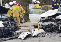 Zderzenie 3 aut, droga zablokowana - zdjęcie główne