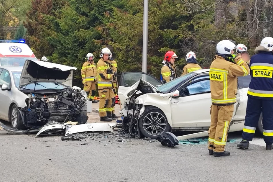 Zderzenie 3 aut, droga zablokowana - zdjęcie 8