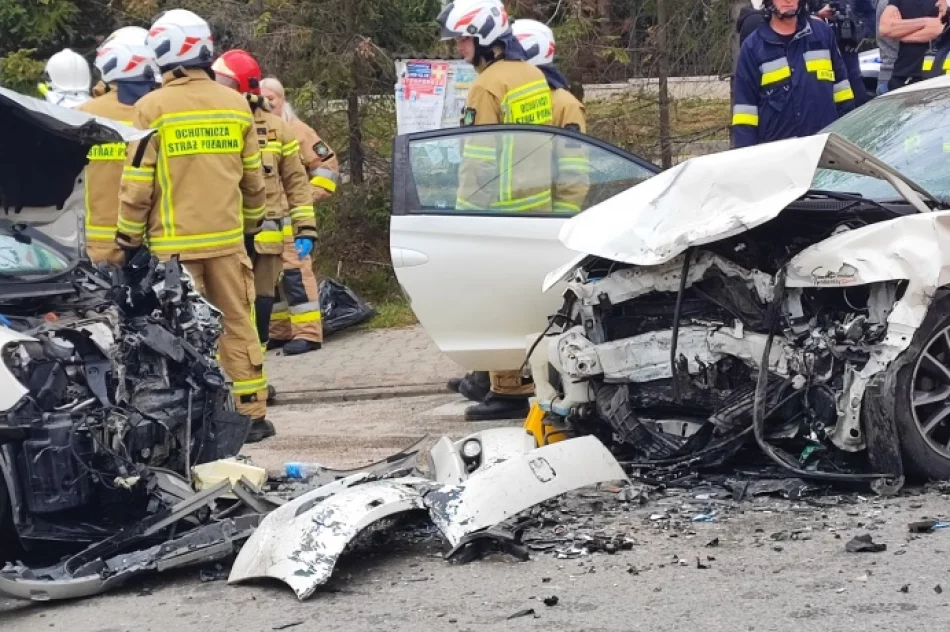 Zderzenie 3 aut, droga zablokowana - zdjęcie 9