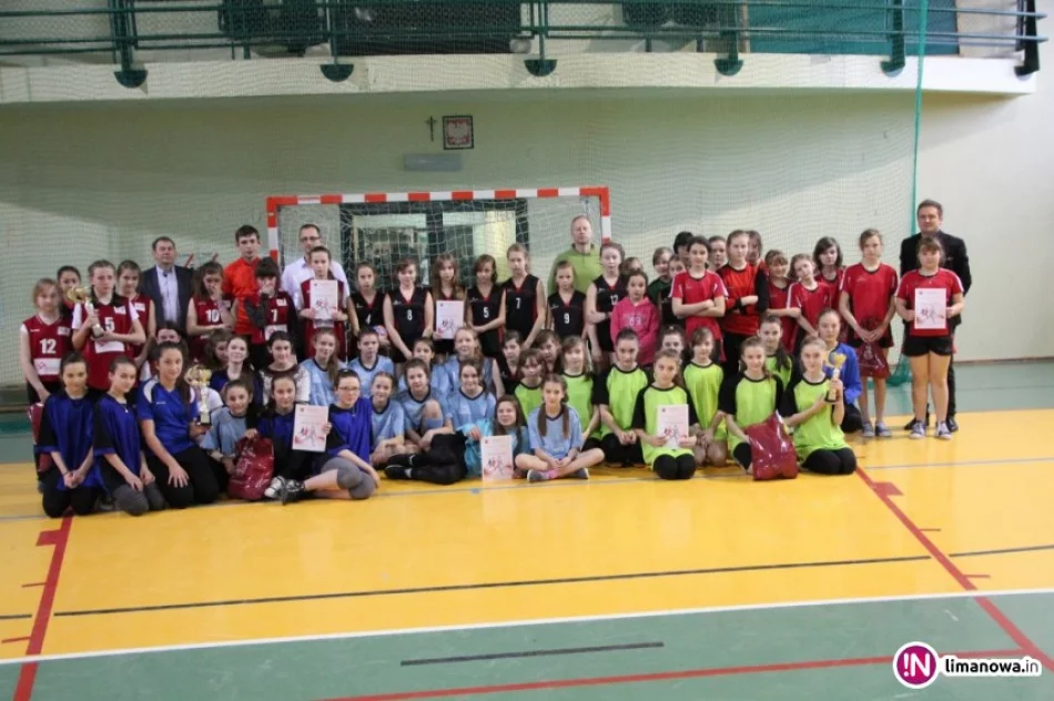 Dziewczęta z Rupniowa Mistrzyniami Gminy w Mini Piłce Ręcznej! - zdjęcie 2