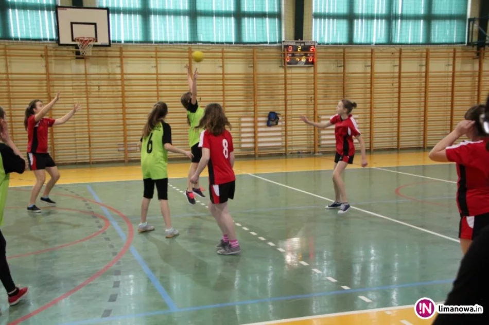 Dziewczęta z Rupniowa Mistrzyniami Gminy w Mini Piłce Ręcznej! - zdjęcie 3