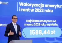 Premier: najbliższa waloryzacja co najmniej 250 zł - zdjęcie główne