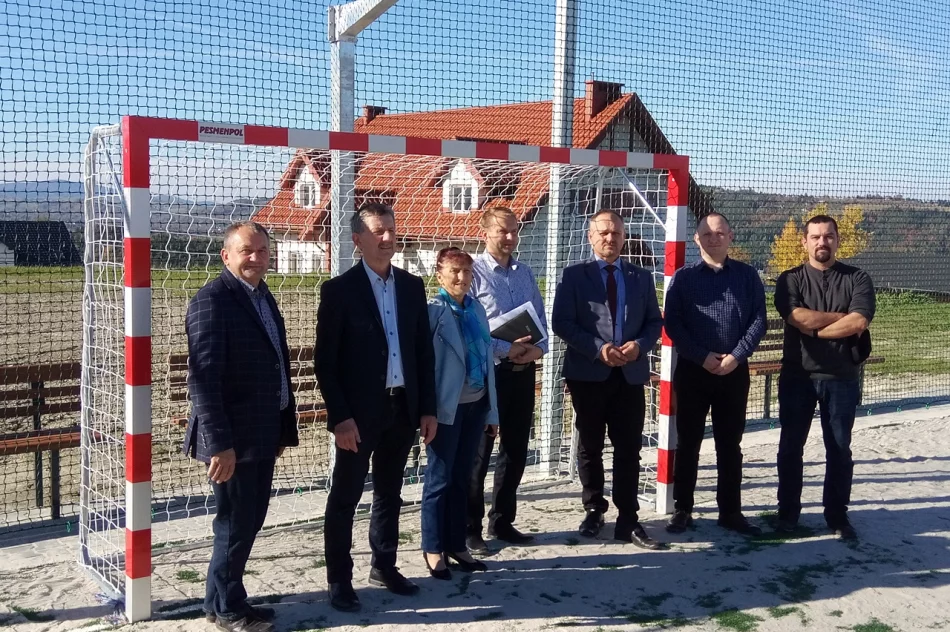 Mamy kolejne boisko wielofunkcyjne w gminie Limanowa - zdjęcie 3