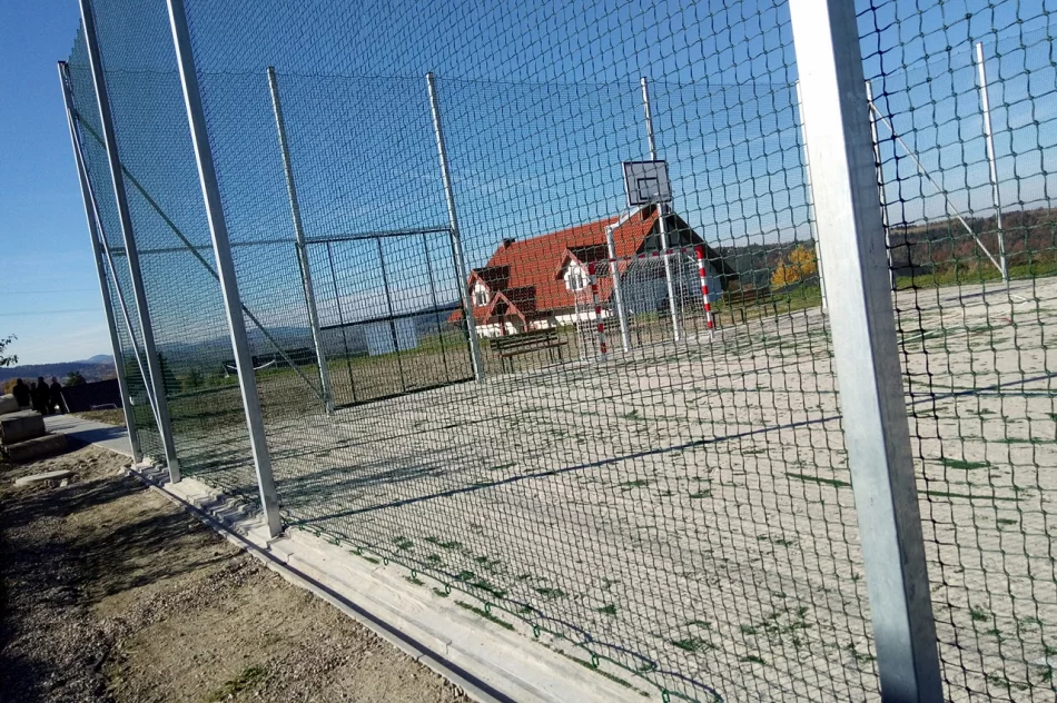 Mamy kolejne boisko wielofunkcyjne w gminie Limanowa - zdjęcie 5