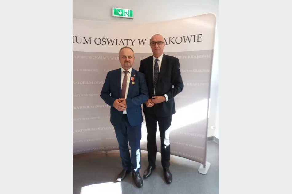 Wójt Gminy Limanowa Jan Skrzekut odznaczony Medalem Komisji Edukacji Narodowej - zdjęcie 5