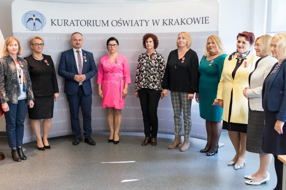 Wójt Gminy Limanowa Jan Skrzekut odznaczony Medalem Komisji Edukacji Narodowej - zdjęcie 3