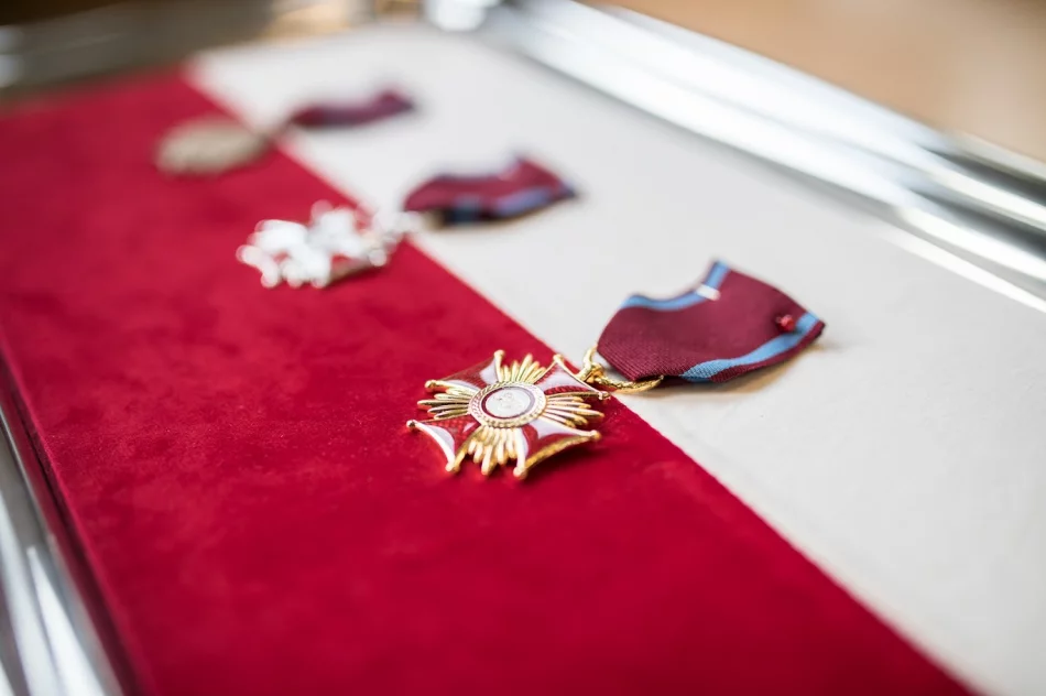 Wójt Gminy Limanowa Jan Skrzekut odznaczony Medalem Komisji Edukacji Narodowej - zdjęcie 2