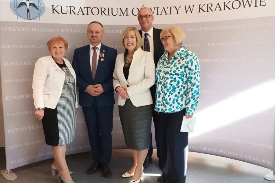 Wójt Gminy Limanowa Jan Skrzekut odznaczony Medalem Komisji Edukacji Narodowej - zdjęcie 4