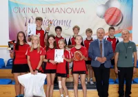 SP nr 1 w Starej Wsi z dwoma tytułami Mistrzów Gminy Limanowa - zdjęcie główne