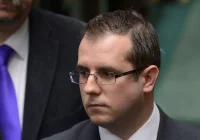 Poseł zawieszony po wizycie na izbie wytrzeźwień - zdjęcie główne