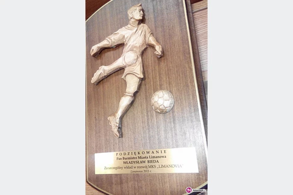 Podziękowanie dla Burmistrza Władysława Biedy od Prezesa MKS LIMANOVIA - zdjęcie 2