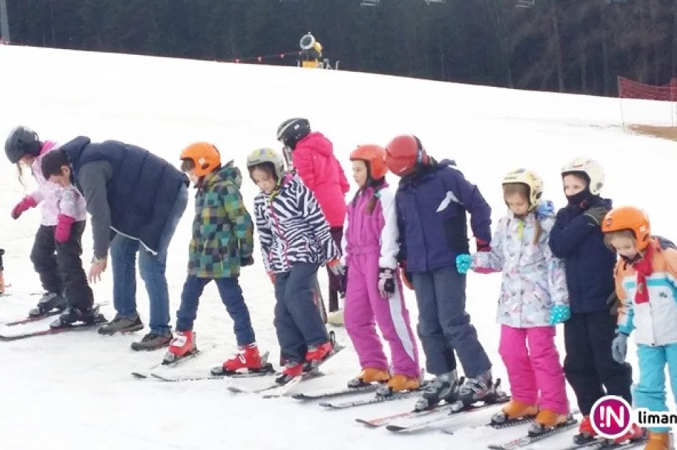 Uczniowie limanowskiej „Dwójki” jeżdżą mimo różnych warunków pogodowych. - zdjęcie 2