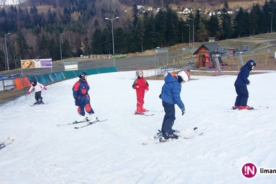 Uczniowie limanowskiej „Dwójki” jeżdżą mimo różnych warunków pogodowych. - zdjęcie 4