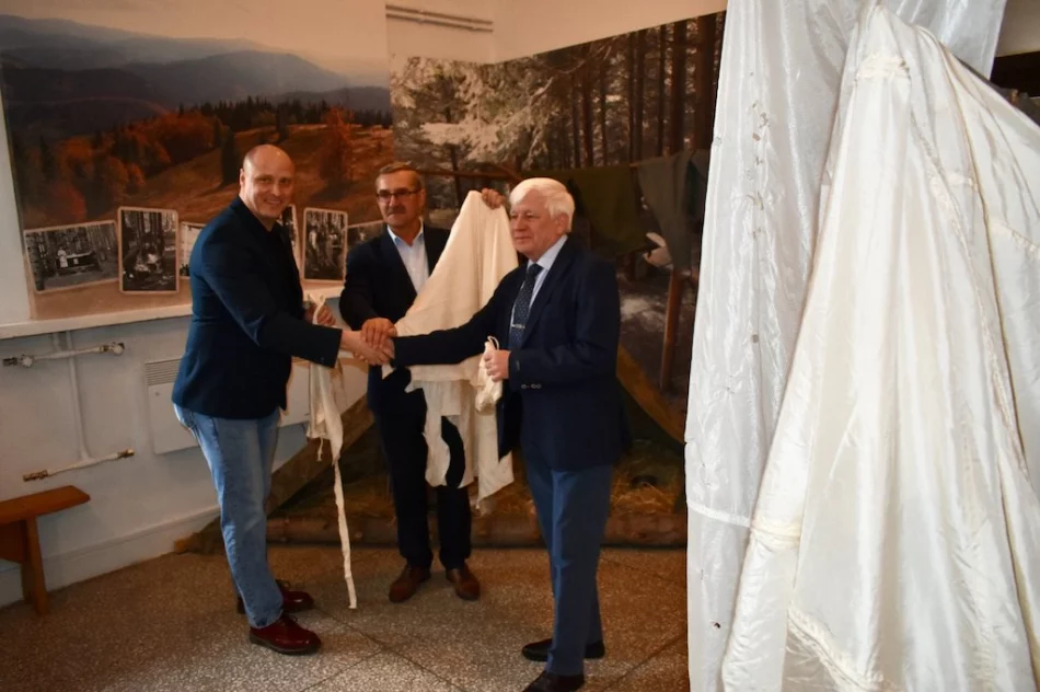 Izba pamięci ma nowe, cenne eksponaty - zdjęcie 4