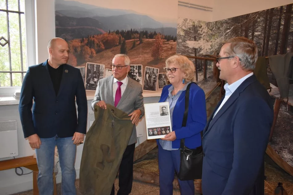 Izba pamięci ma nowe, cenne eksponaty - zdjęcie 5
