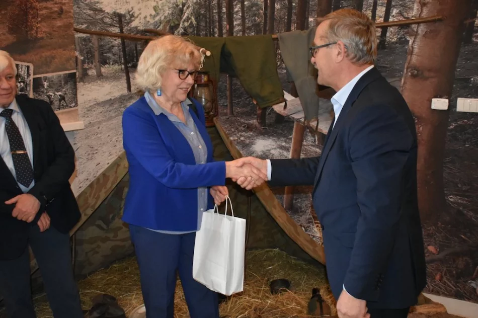 Izba pamięci ma nowe, cenne eksponaty - zdjęcie 6