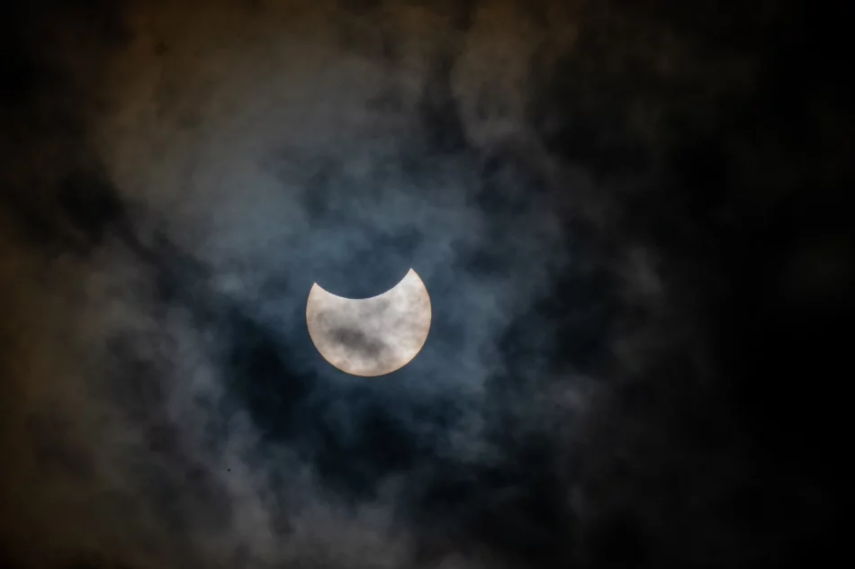 Tak wyglądało zaćmienie Słońca - zdjęcie 9