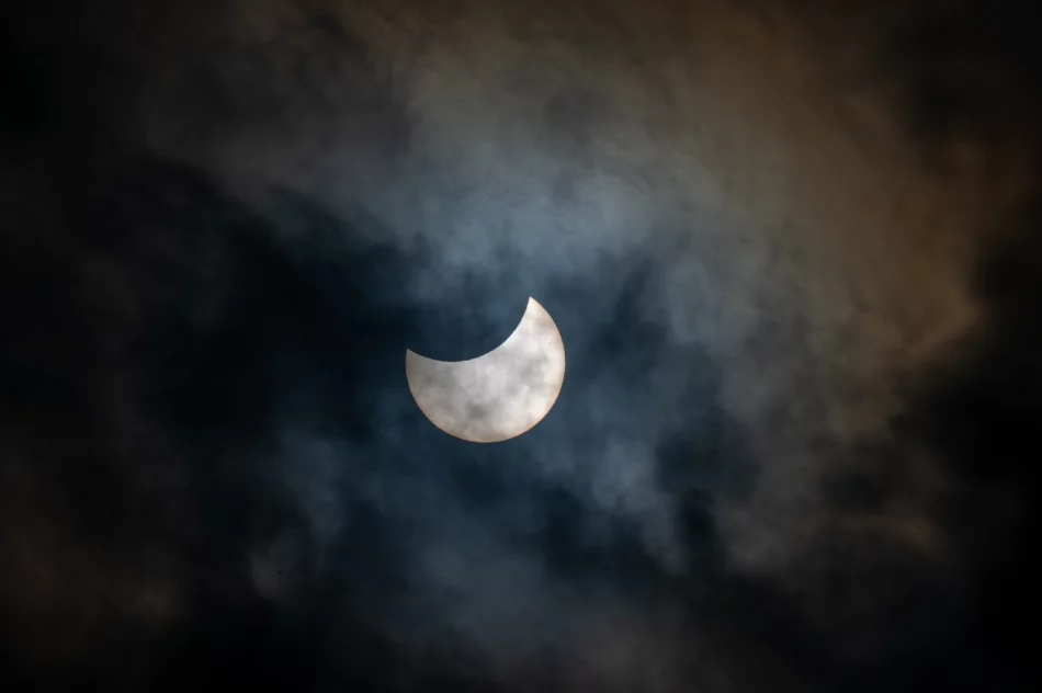 Tak wyglądało zaćmienie Słońca - zdjęcie 12