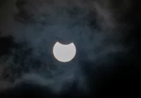 Tak wyglądało zaćmienie Słońca - zdjęcie główne