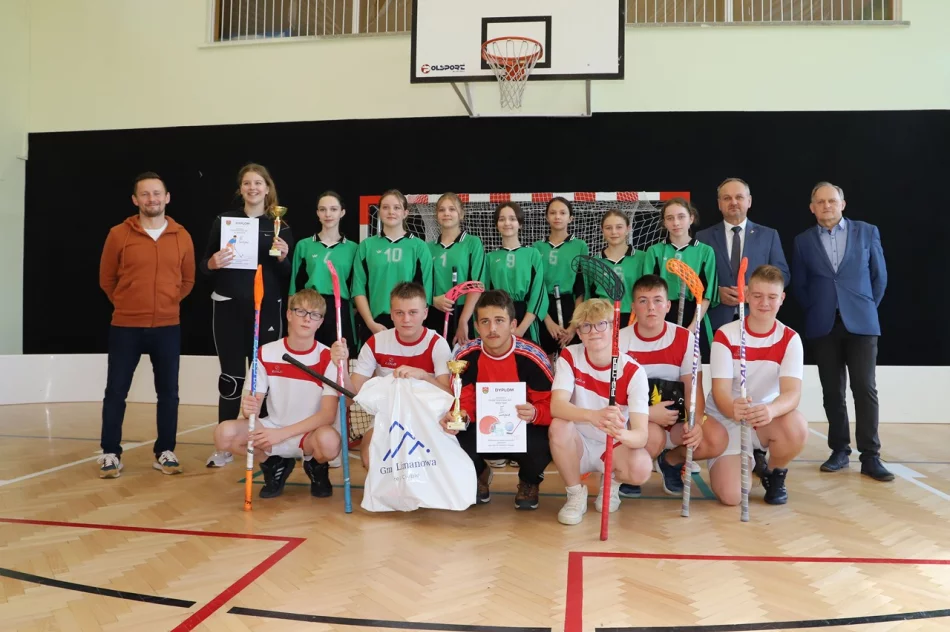 Młodzież ze Szkoły Podstawowej nr2 w Starej Wsi Mistrzami gminy w unihokeju - zdjęcie 19