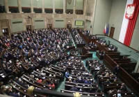 Sejm debatował nad projektem dotyczącym waloryzacji emerytur i rent - zdjęcie główne