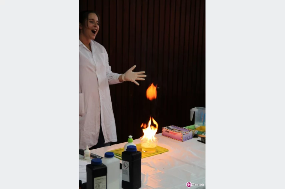 Chemia, fizyka i scrapbooking opanowały w minioną niedzielę LDK - zdjęcie 2