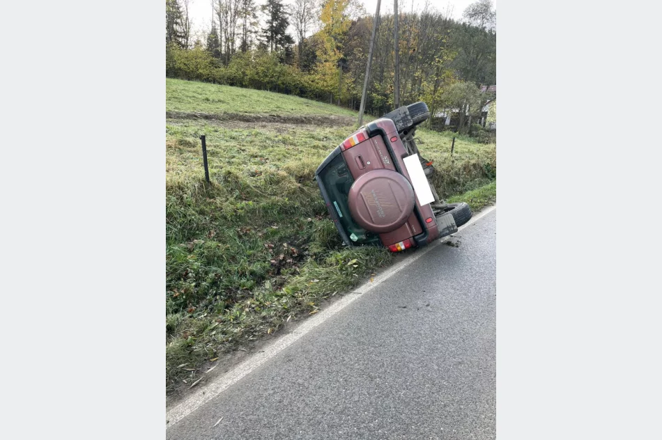 Kierująca doprowadziła do wywrócenia pojazdu - zdjęcie 4
