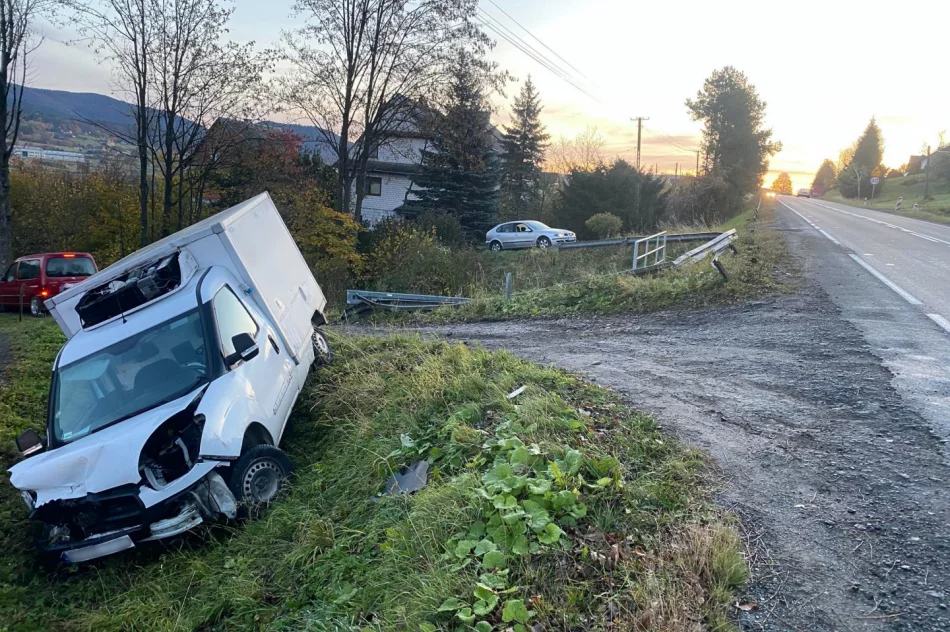 Pojazd wypadł z jezdni i uderzył w bariery - zdjęcie 2