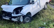 Pojazd wypadł z jezdni i uderzył w bariery - zdjęcie 3