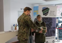 Zapraszali młodzież w szeregi armii - zdjęcie główne