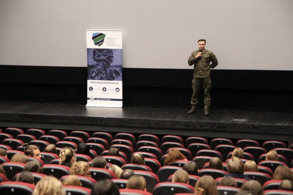 Zapraszali młodzież w szeregi armii - zdjęcie 2