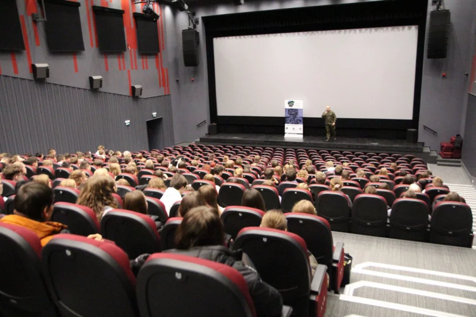 Zapraszali młodzież w szeregi armii - zdjęcie 3