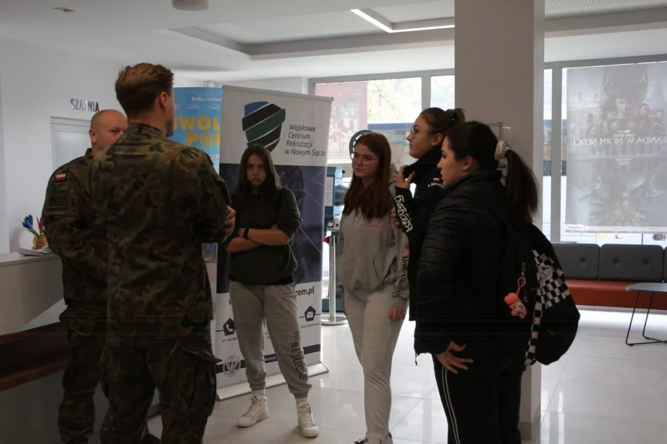 Zapraszali młodzież w szeregi armii - zdjęcie 6