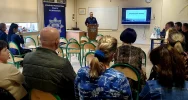 Policjanci rozmawiali z mieszkańcami o bezpieczeństwie - zdjęcie 2