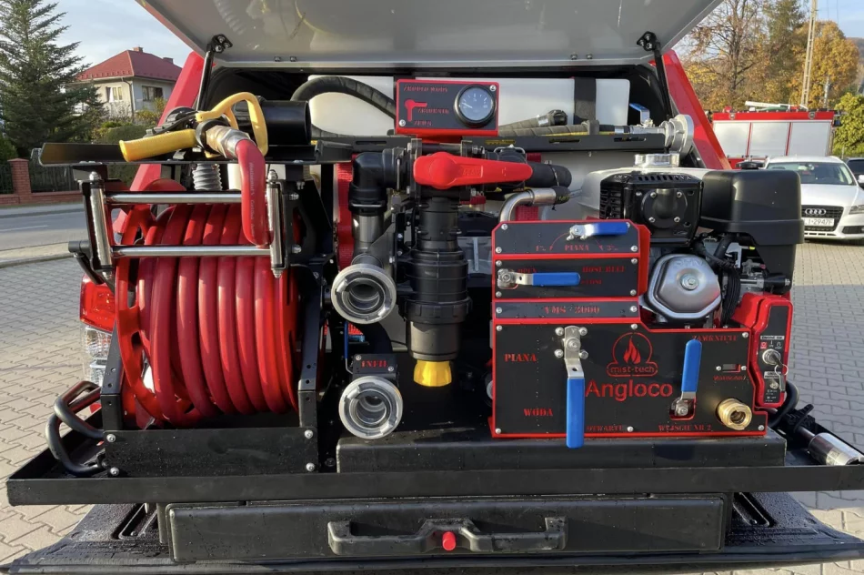 Strażacy cieszą się z nowego pojazdu - zdjęcie 5