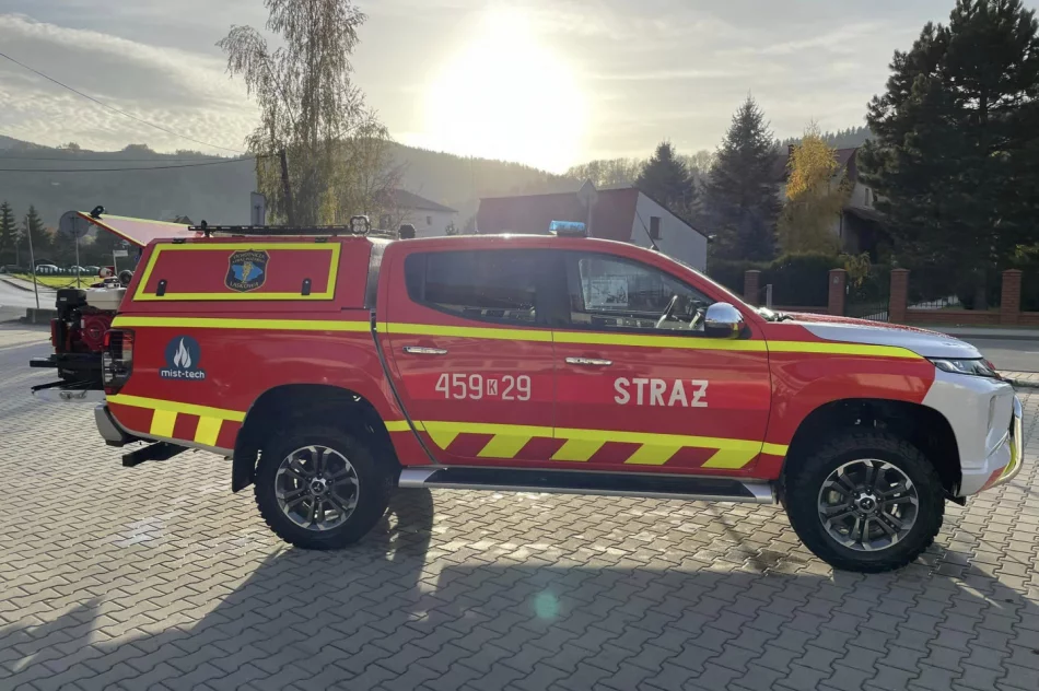 Strażacy cieszą się z nowego pojazdu - zdjęcie 7