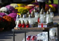 ​Ceny zniczy i kwiatów wyższe niż rok temu - zdjęcie główne