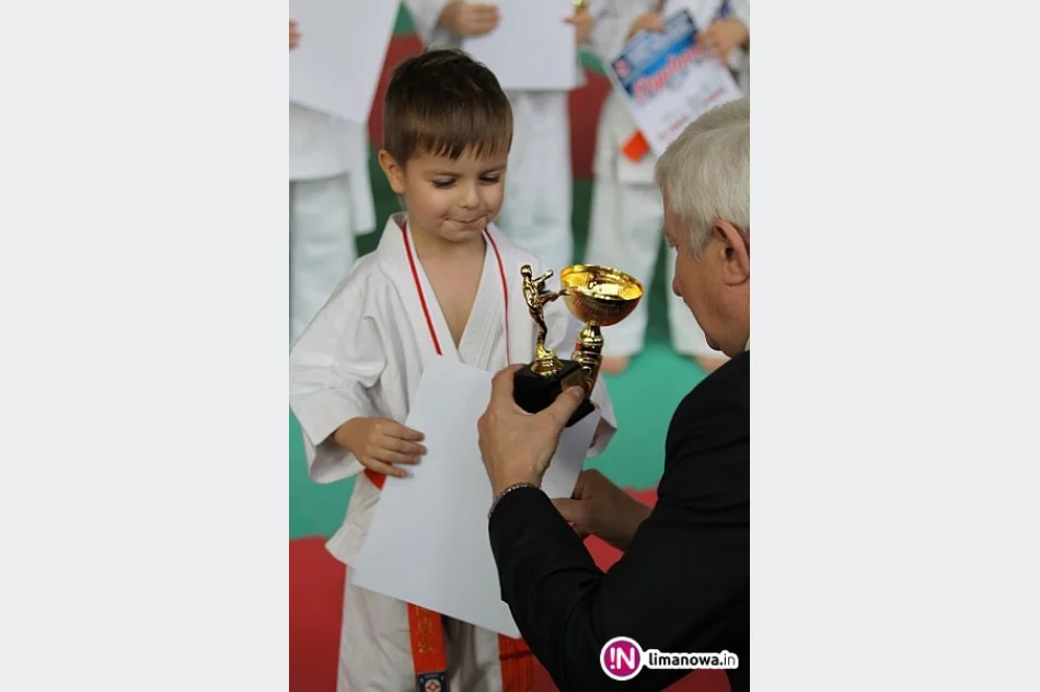 Rekordowy Klubowy Turniej Mikołajkowy o Puchar Burmistrza Miasta Limanowa za nami! - zdjęcie 4