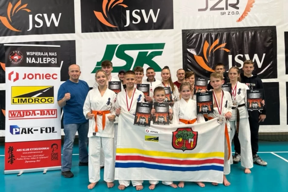 9 medali dla karateków ARS Klub Kyokushiniai – Limanowa na Międzynarodowym Turnieju Karate Kyokushin CARBON CUP w Jastrzębiu Zdroju - zdjęcie 3