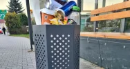 Przystanki toną w śmieciach. Burmistrz: "kosze są do... wyrzucania biletów" - zdjęcie 5
