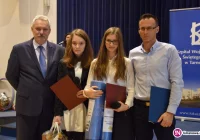 ZS nr 1 w Męcinie nagrodzony w konkursie 'Młodzi młodym' - zdjęcie główne