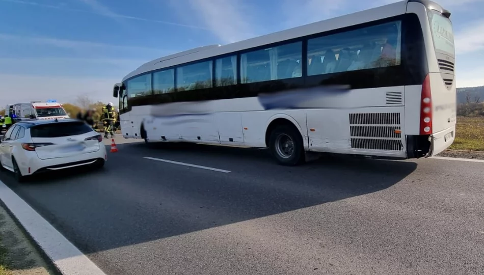 Podegrodzie- zderzenie autobusu i samochodu osobowego - zdjęcie 1