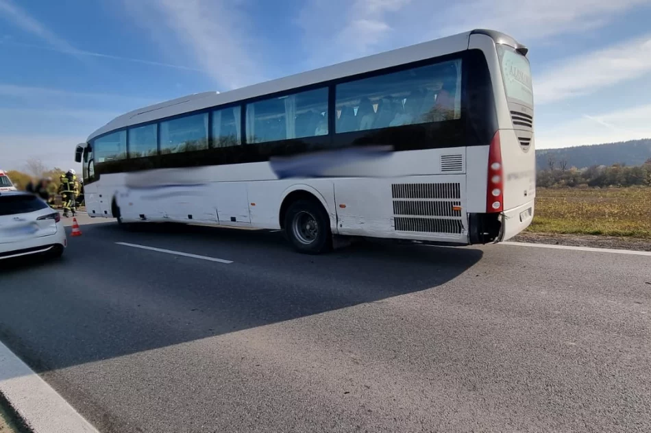 Podegrodzie- zderzenie autobusu i samochodu osobowego - zdjęcie 2