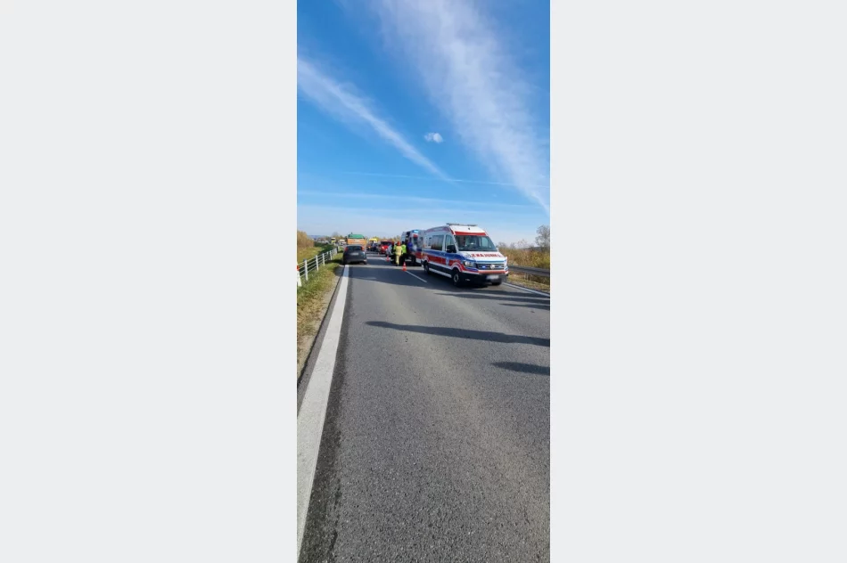 Podegrodzie- zderzenie autobusu i samochodu osobowego - zdjęcie 6